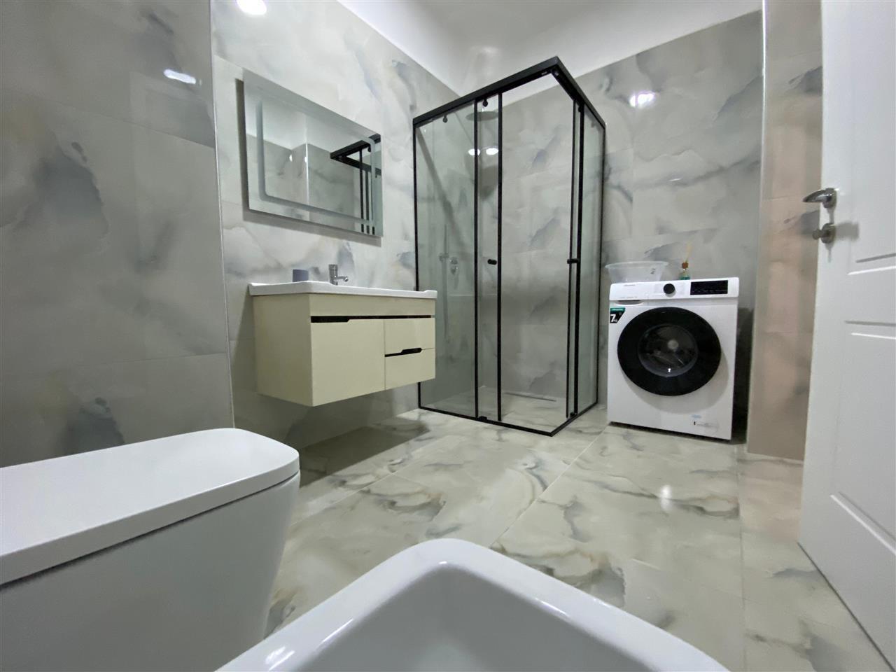 APARTAMENT NE QENDER DURRES PER QERA 2+1+2T DHE 2 BALLKONE !