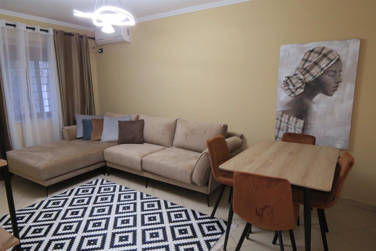 Jepet me qera 2+1 Xhamlliku!