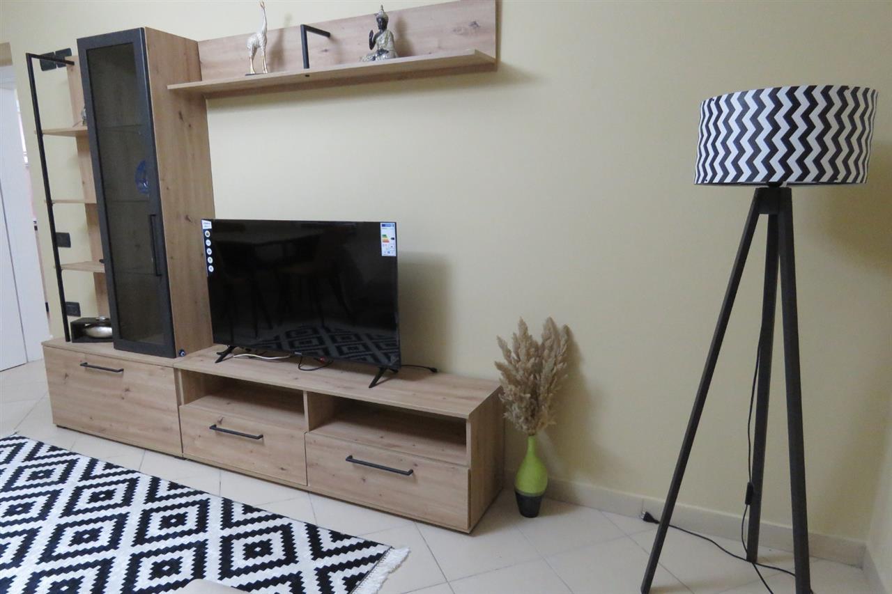 Jepet me qera 2+1 Xhamlliku!