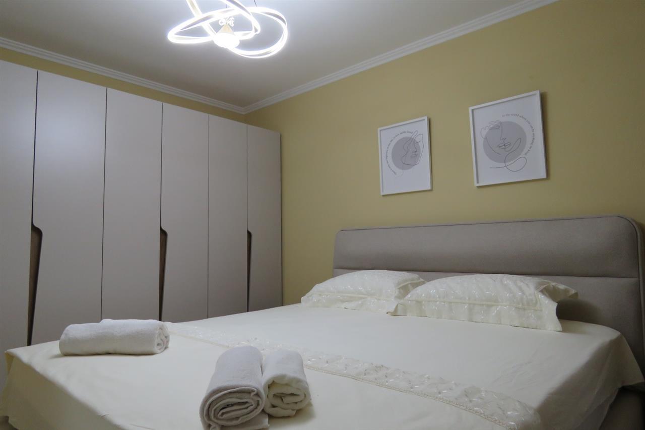 Jepet me qera 2+1 Xhamlliku!