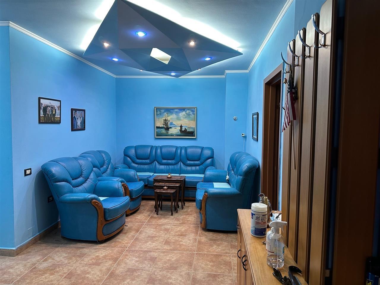 Shitet Apartament 3+1 Ish Blloku prapa Pall Agimi