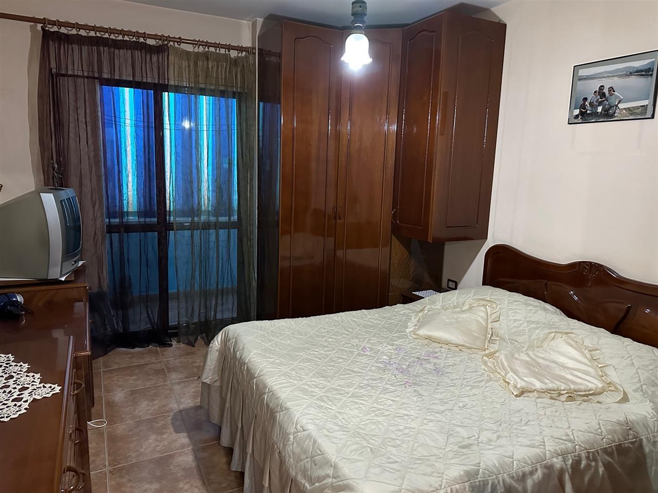 Shitet Apartament 3+1 Ish Blloku prapa Pall Agimi
