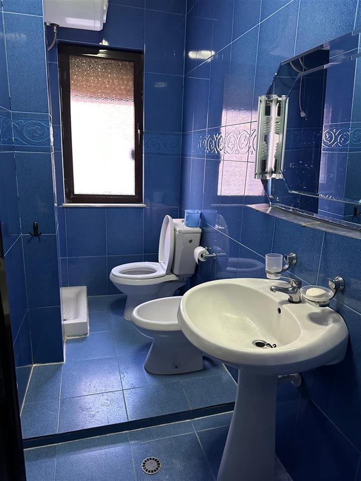 Shitet Apartament 3+1 Ish Blloku prapa Pall Agimi