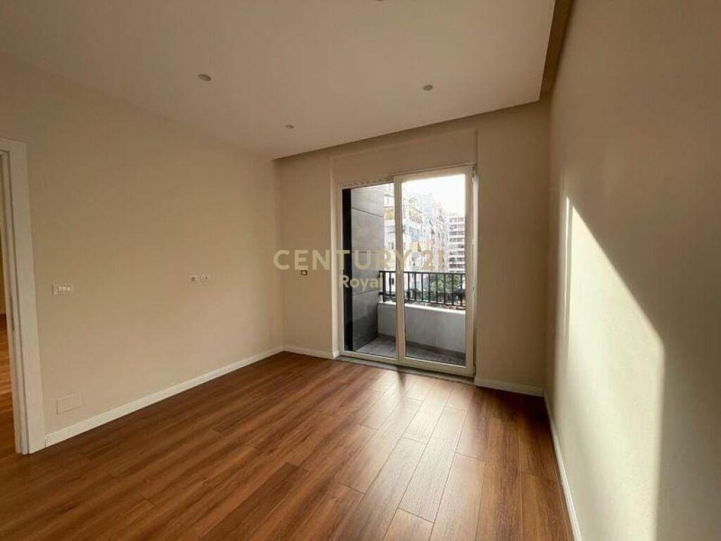 Qira Apartament 1+1 Astir 450 €