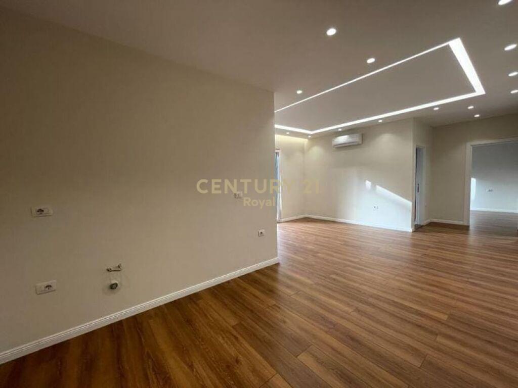 Qira Apartament 1+1 Astir 450 €