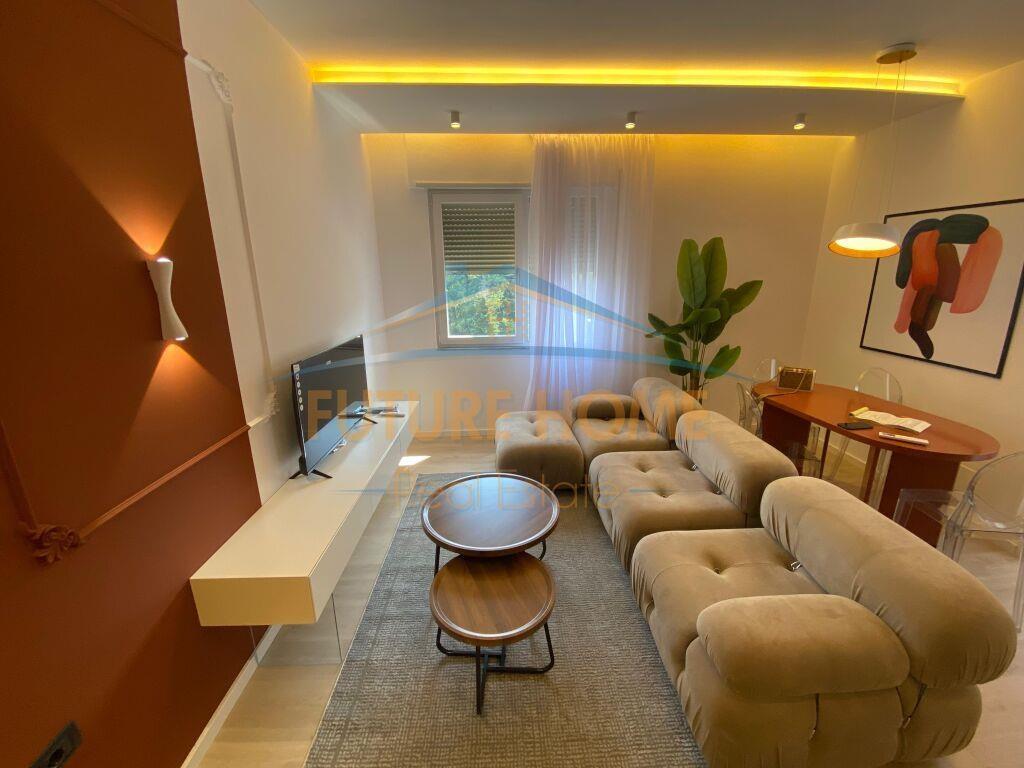 Shitet Apartament 1+1 Komuna Parisit,Tirane