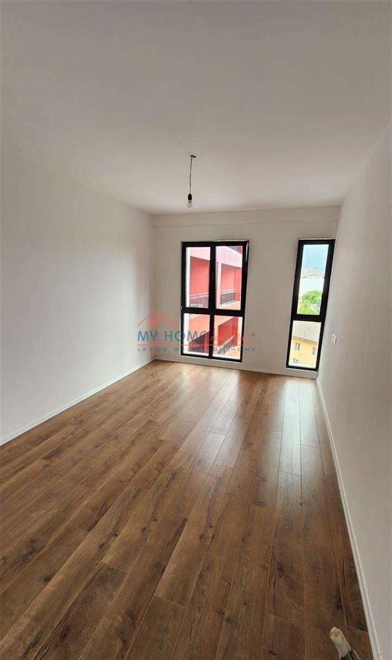 Zyre me Qira Farmacia 10 Tirane