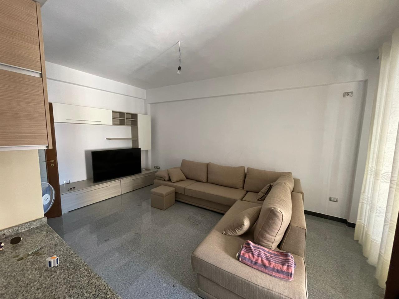 SHITET 2+1 TEK STADIUMI NE DURRES