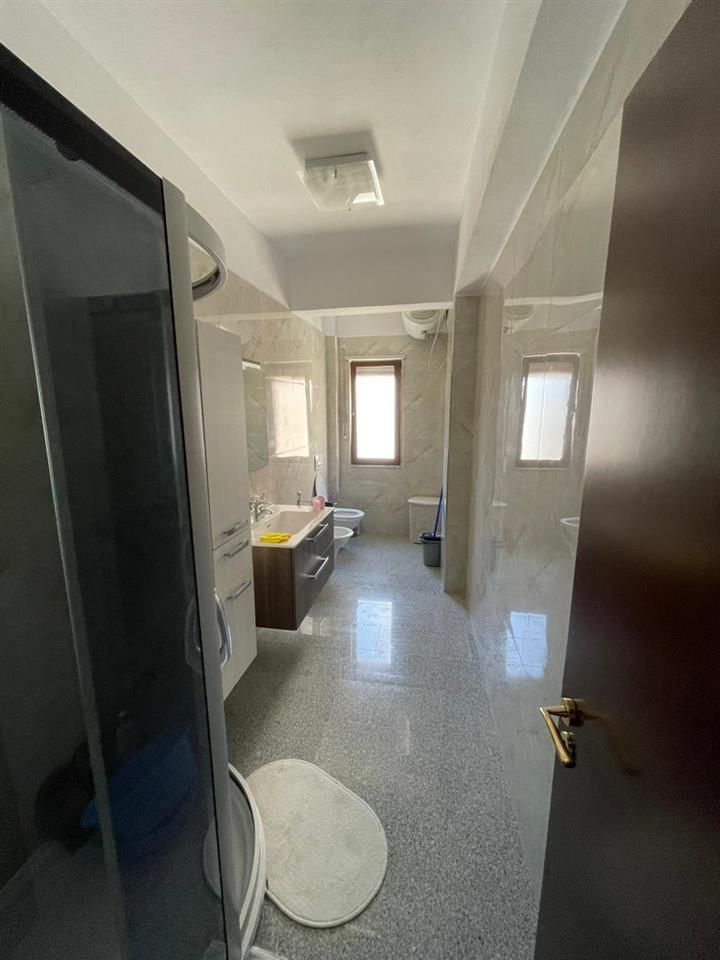 SHITET 2+1 TEK STADIUMI NE DURRES