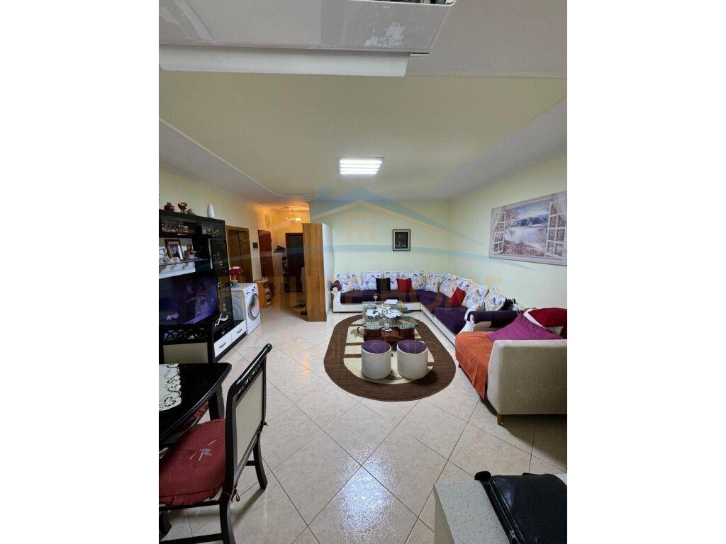 Shitet, Apartament 2+1, Rruga Myslym Keta, Allias