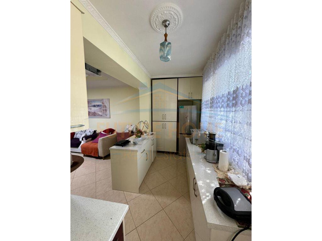 Shitet, Apartament 2+1, Rruga Myslym Keta, Allias