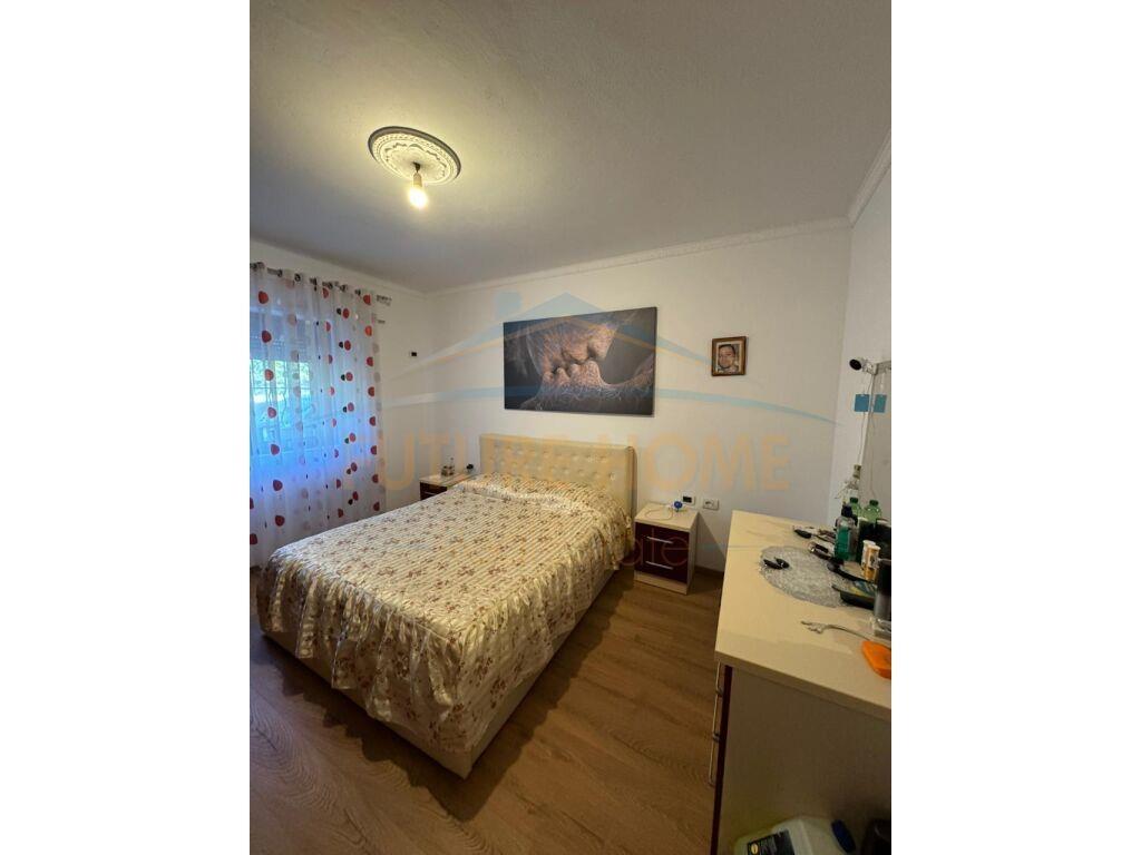 Shitet, Apartament 2+1, Rruga Myslym Keta, Allias