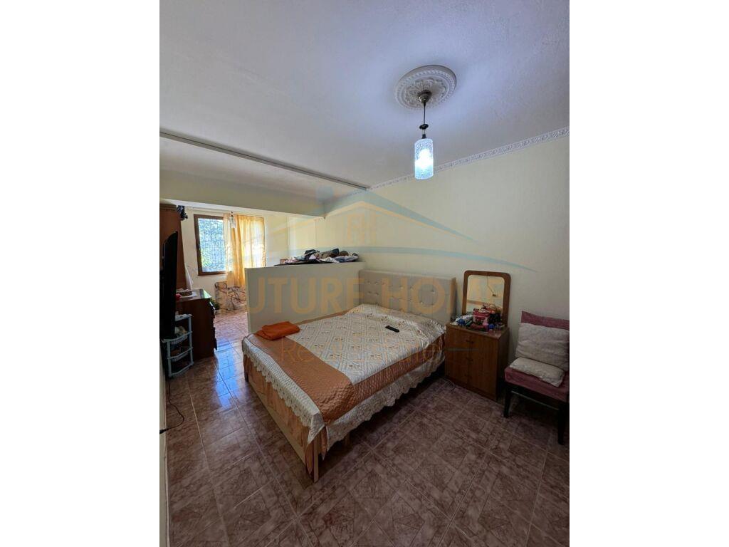 Shitet, Apartament 2+1, Rruga Myslym Keta, Allias