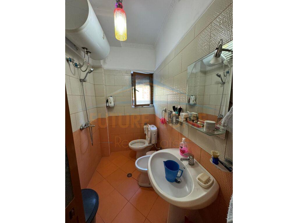 Shitet, Apartament 2+1, Rruga Myslym Keta, Allias