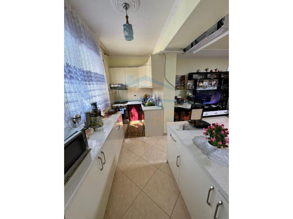 Shitet, Apartament 2+1, Rruga Myslym Keta, Allias