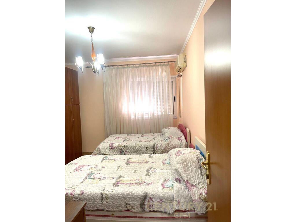 Qira Apartament 2+1+2 Komuna e Parisit 700 €