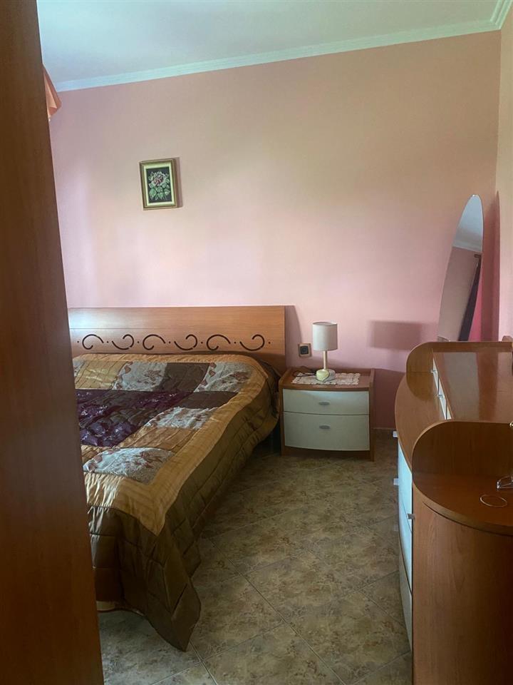 Jepet me qera 3+1 rruga “Mine Peza”