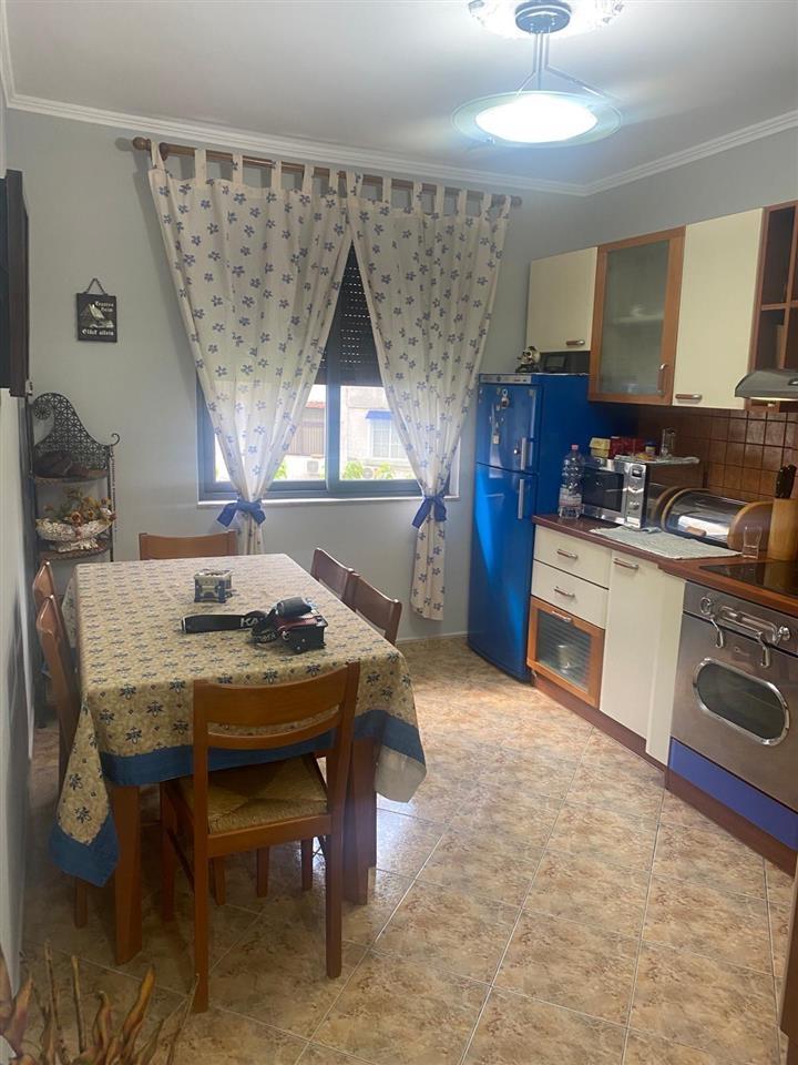 Jepet me qera 3+1 rruga “Mine Peza”