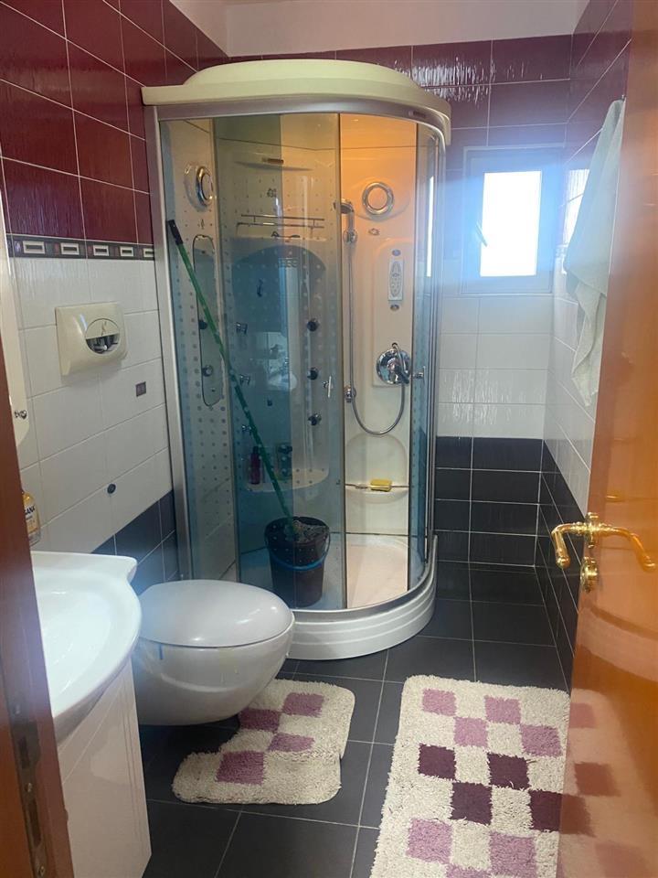 Jepet me qera 3+1 rruga “Mine Peza”