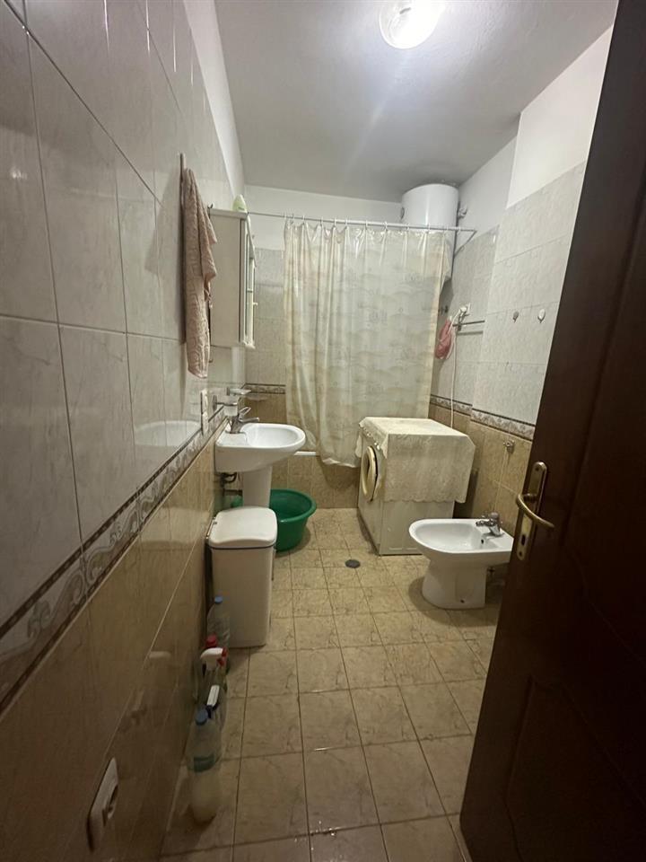 Shitet, Apartament 2+1, Myslym Shyri, Tiranë