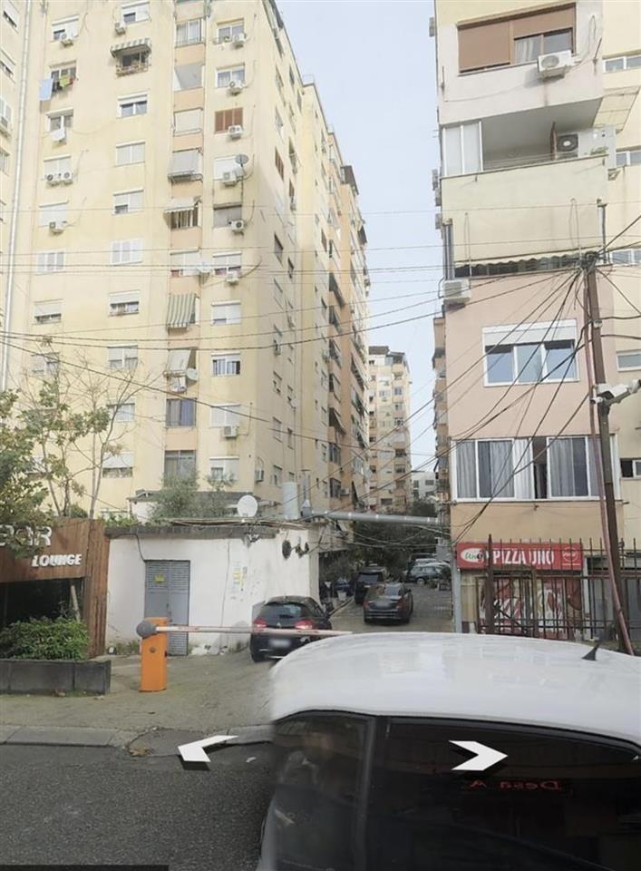 Apartament per shitje , Komuna e Parisit