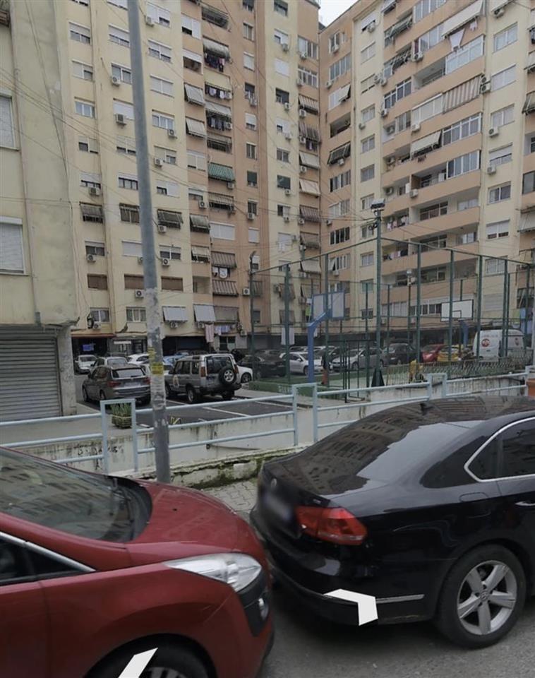 Apartament per shitje , Komuna e Parisit