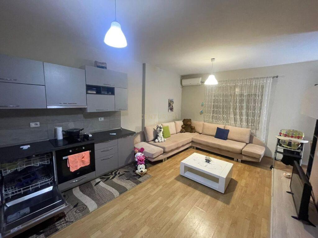Qira Apartament 2+1+2 Linzë Tirane 400 €
