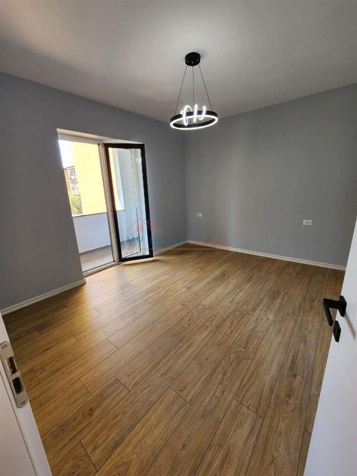 Apartament 2+1 Ne Shitje Te Stacioni i Trenit Tirane