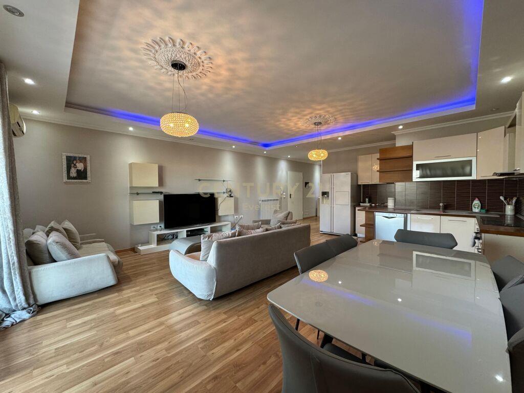 Shitet Apartament 2+1 Casa Italia 160 000 €