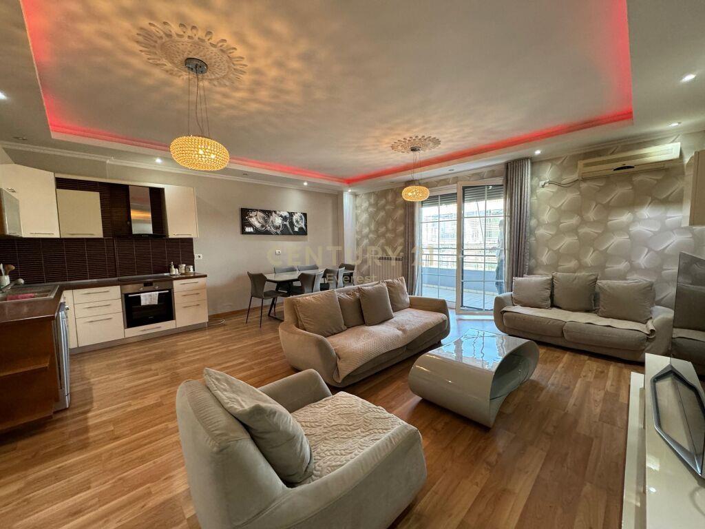 Shitet Apartament 2+1 Casa Italia 160 000 €