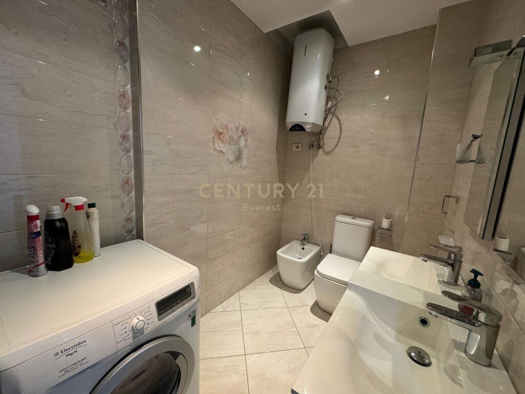 Shitet Apartament 2+1 Casa Italia 160 000 €