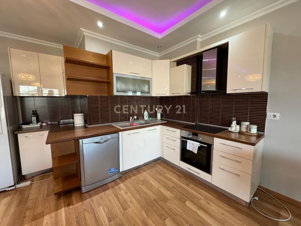 Shitet Apartament 2+1 Casa Italia 160 000 €