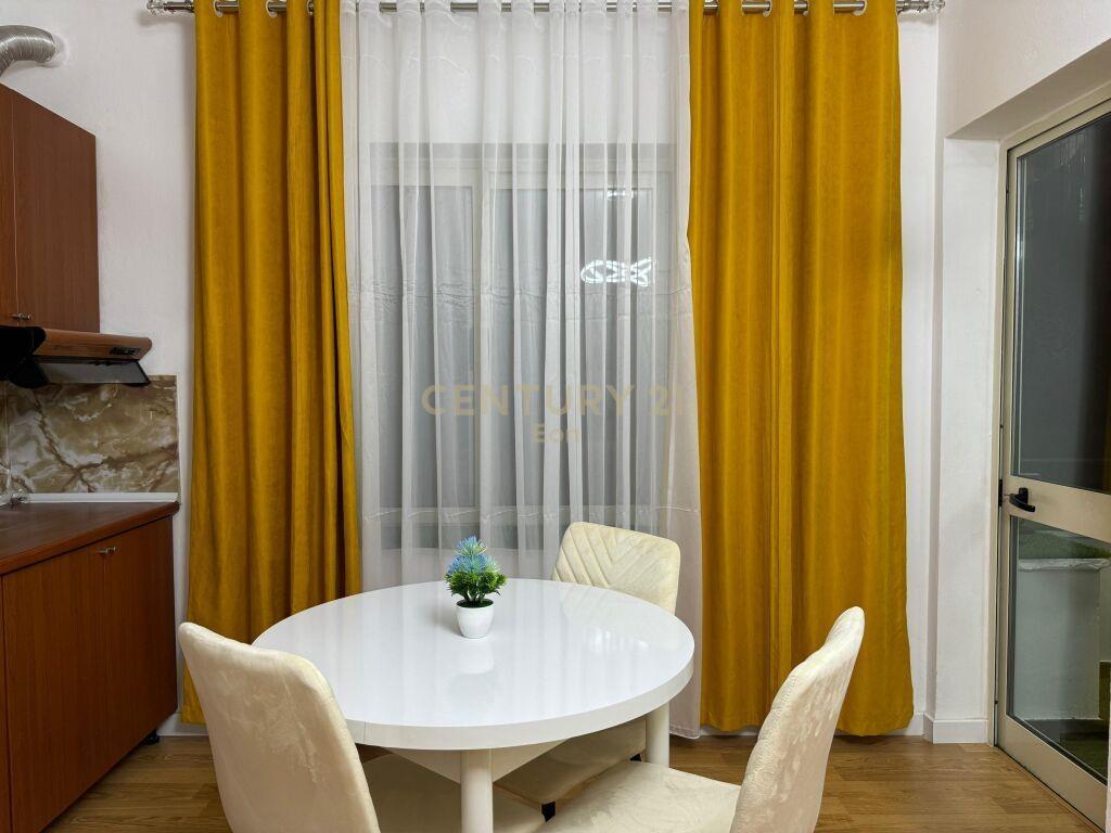 Shitet Studio Shkembi i Kavajes 57 000 €