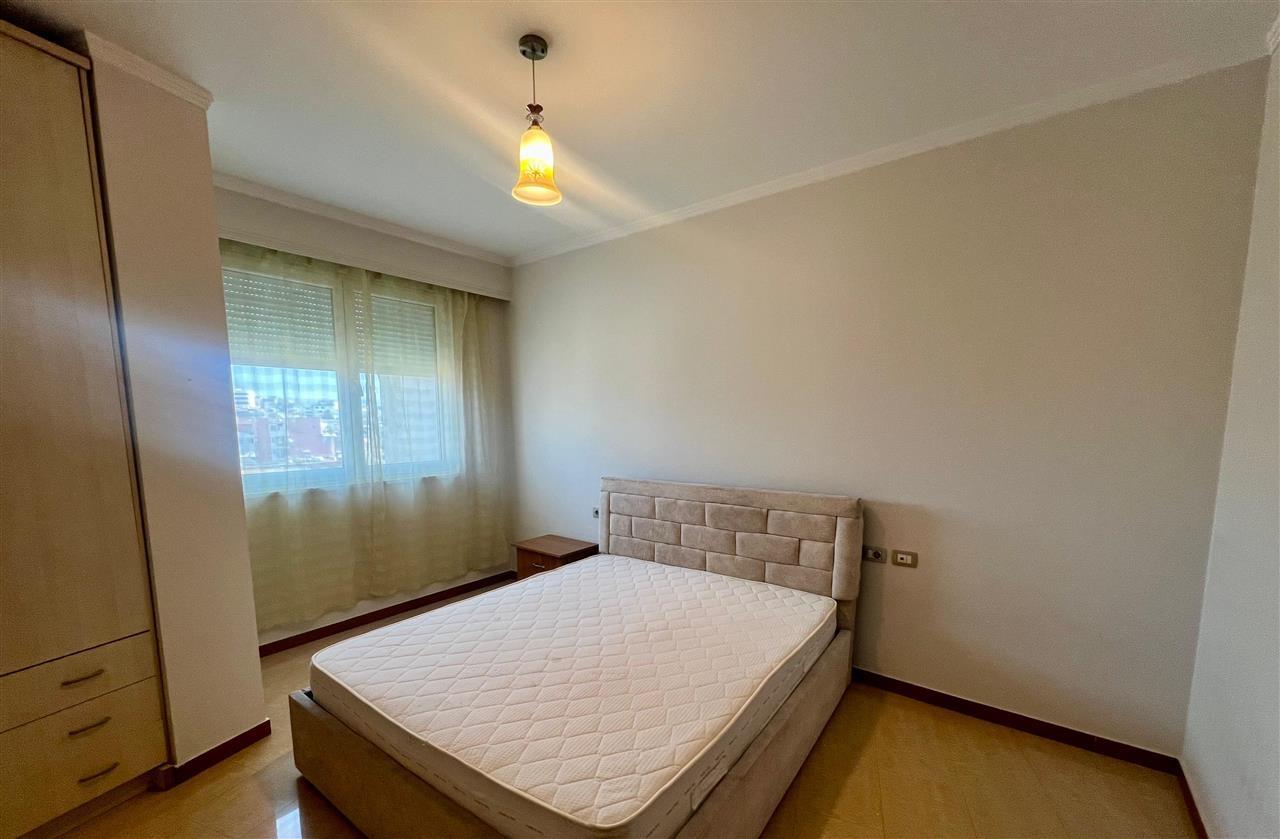 JAPIM ME QIRA APARTAMENT 1+1 TEK RRUGA E ELBASANIT!!