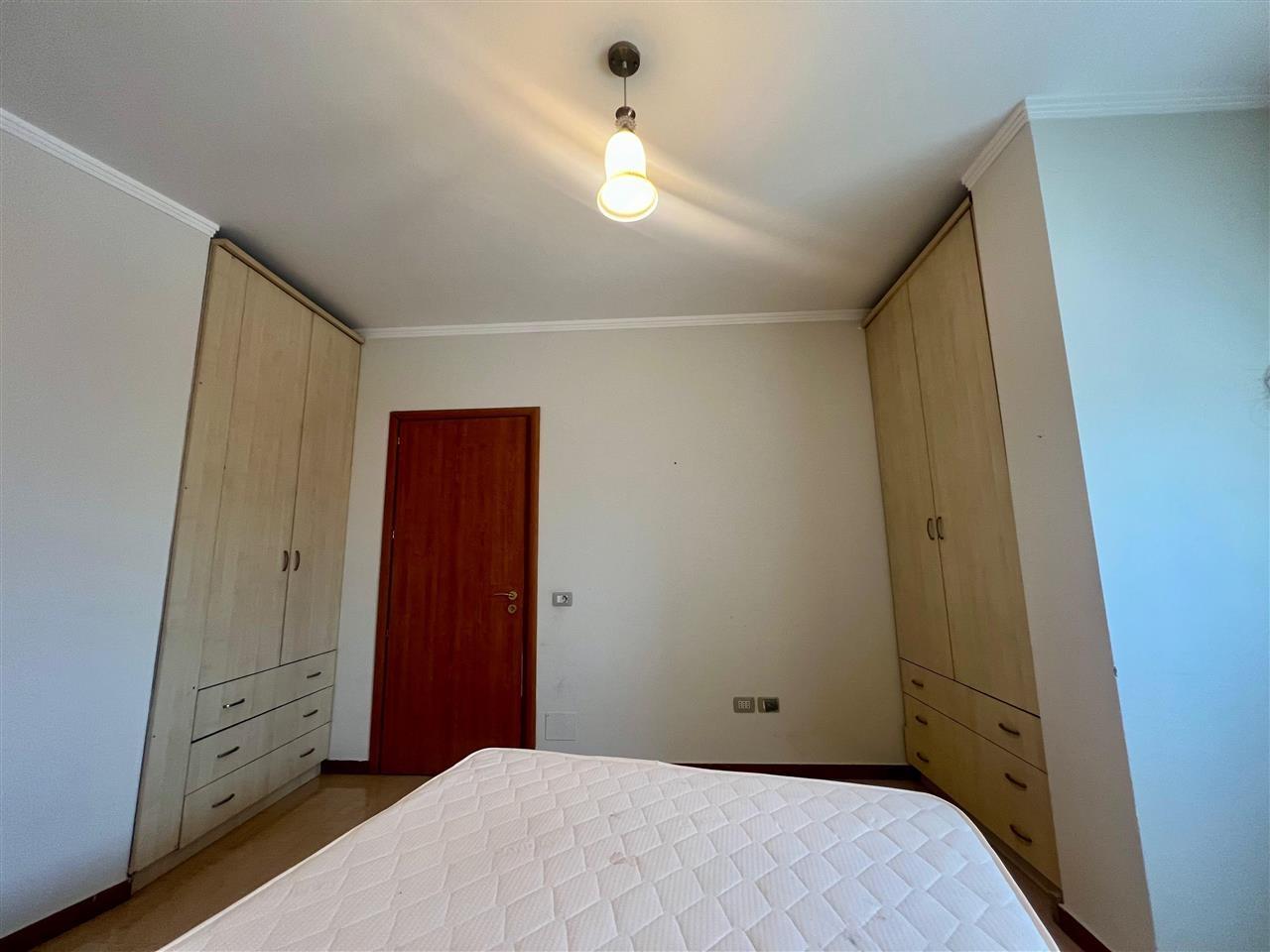 JAPIM ME QIRA APARTAMENT 1+1 TEK RRUGA E ELBASANIT!!