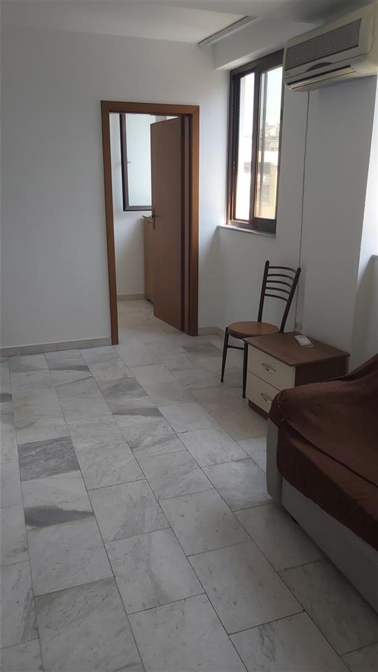 Jepet me qira apartament per banim ose zyrë