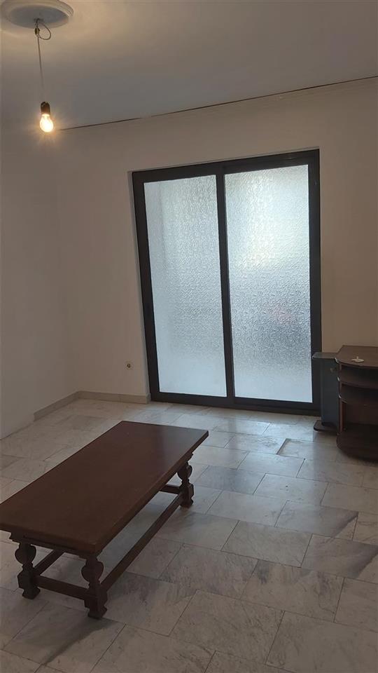 Jepet me qira apartament per banim ose zyrë