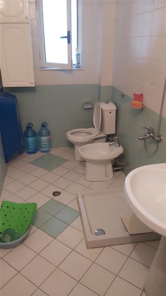 Jepet me qira apartament per banim ose zyrë