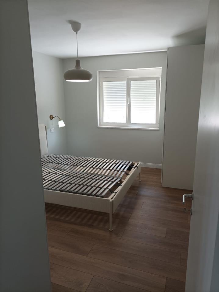 APARTAMENT ME QERA RRUGA BARDHYL 450€