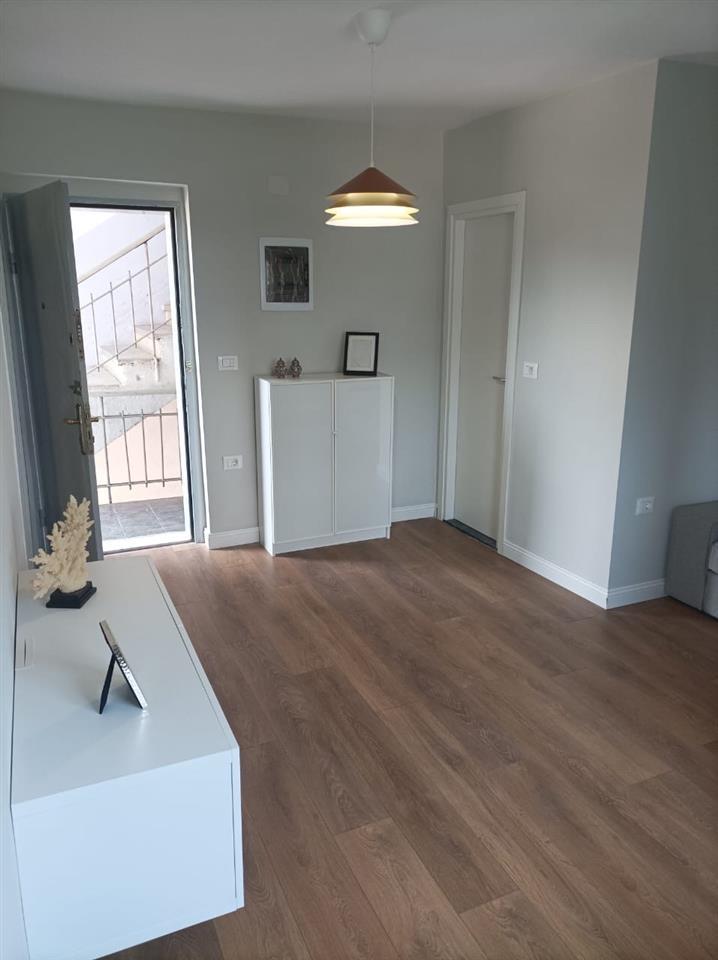 APARTAMENT ME QERA RRUGA BARDHYL 450€