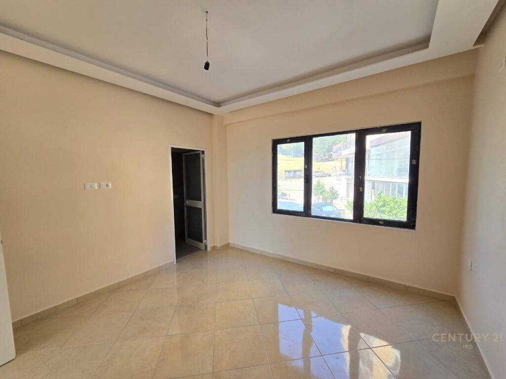 APARTAMENT 2+1+2 TE VILA E ZOGUT DURRES.