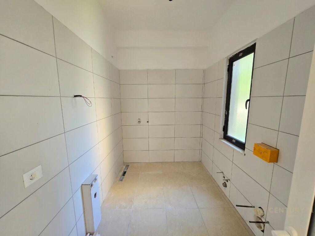 APARTAMENT 2+1+2 TE VILA E ZOGUT DURRES.