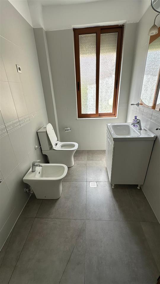 Qera, Apartament 2+1+ Ambient Gatimi, Ish Blloku, Tiranë