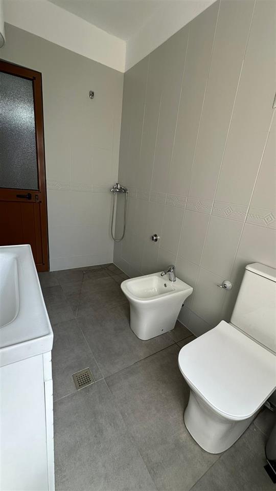 Qera, Apartament 2+1+ Ambient Gatimi, Ish Blloku, Tiranë