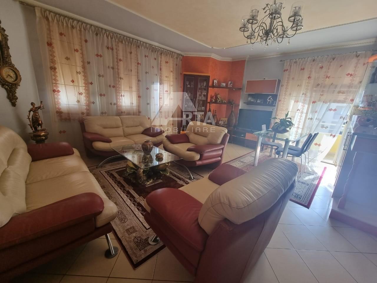 Shitet apartamet 2+1, I mobiluar