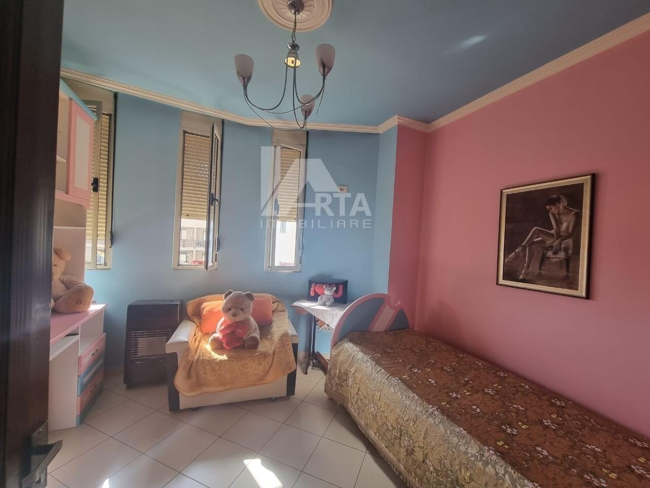 Shitet apartamet 2+1, I mobiluar