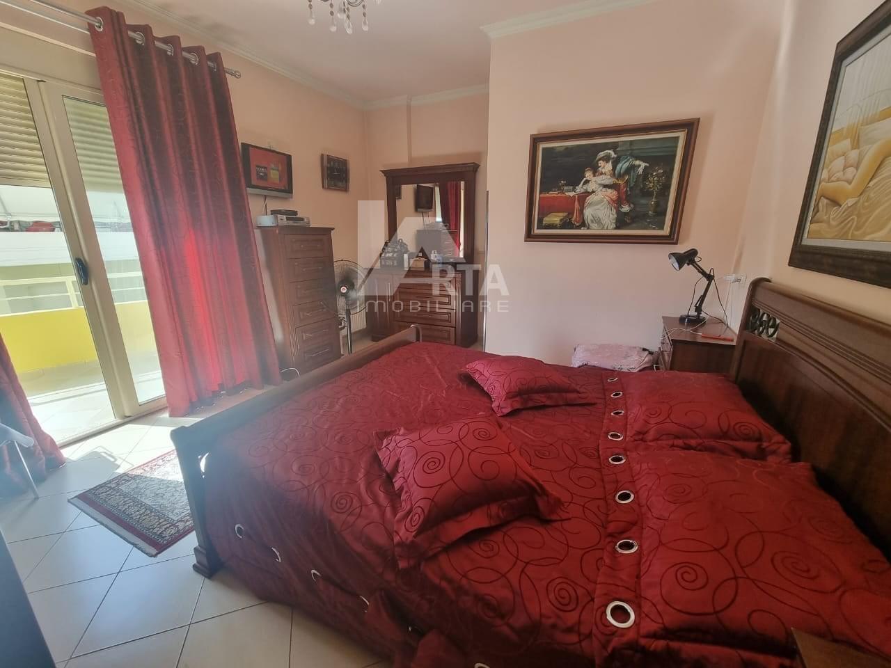 Shitet apartamet 2+1, I mobiluar