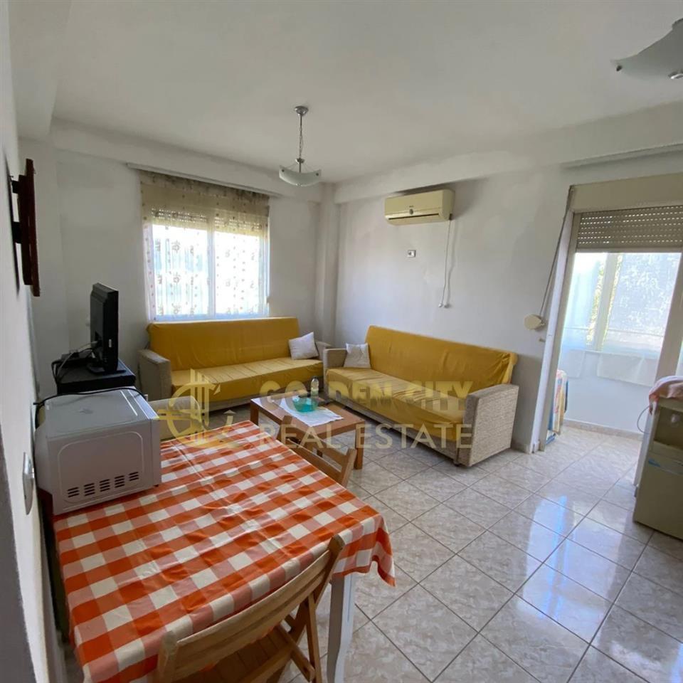 Shitet apartament 1+1