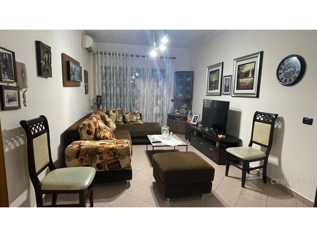 Jepet me qira apartament 1+1 ne Rrugen e Kavajes !