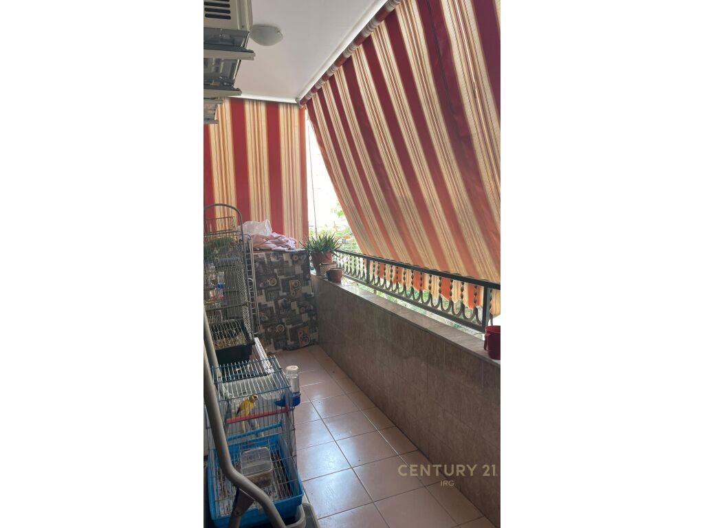 Jepet me qira apartament 1+1 ne Rrugen e Kavajes !